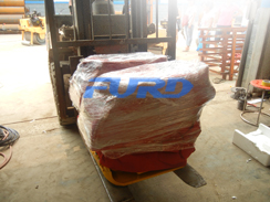 福瑞得機械座駕壓路機，平板夯成功裝車及時發(fā)貨