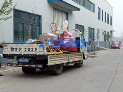 福瑞得機(jī)械手扶壓路機(jī)、框架整平機(jī)已成功裝車及時(shí)發(fā)貨