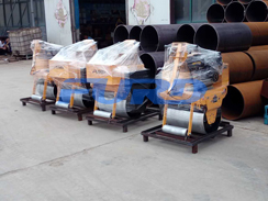 福瑞得機(jī)械5臺壓路機(jī)，一臺混凝土整平機(jī)及時(shí)發(fā)貨