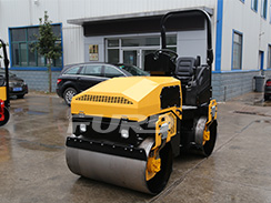 鋼輪款座駕壓路機(jī)做好保養(yǎng)不容忽視！