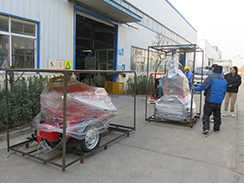 福瑞得機(jī)械1臺灌縫機(jī)，1臺移動燈車，一臺馬路吹風(fēng)機(jī)打包裝柜出口新加坡