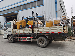 福瑞得機(jī)械雙輪壓路機(jī)、灌縫機(jī)發(fā)往江蘇