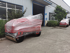 7月2日，福瑞得機(jī)械2臺(tái)全液壓座駕雙鋼輪壓路機(jī)打包發(fā)往吉林。